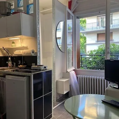 Apartment Jolie Studette Equipee St Mande Proche Bois Et Transports Saint-Mande